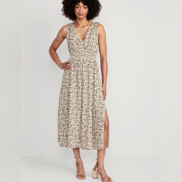 Old Navy Dresses & Skirts - Old Navy Waist-Defined Floral Sleeveless Tie-Back Smocked Maxi Dress